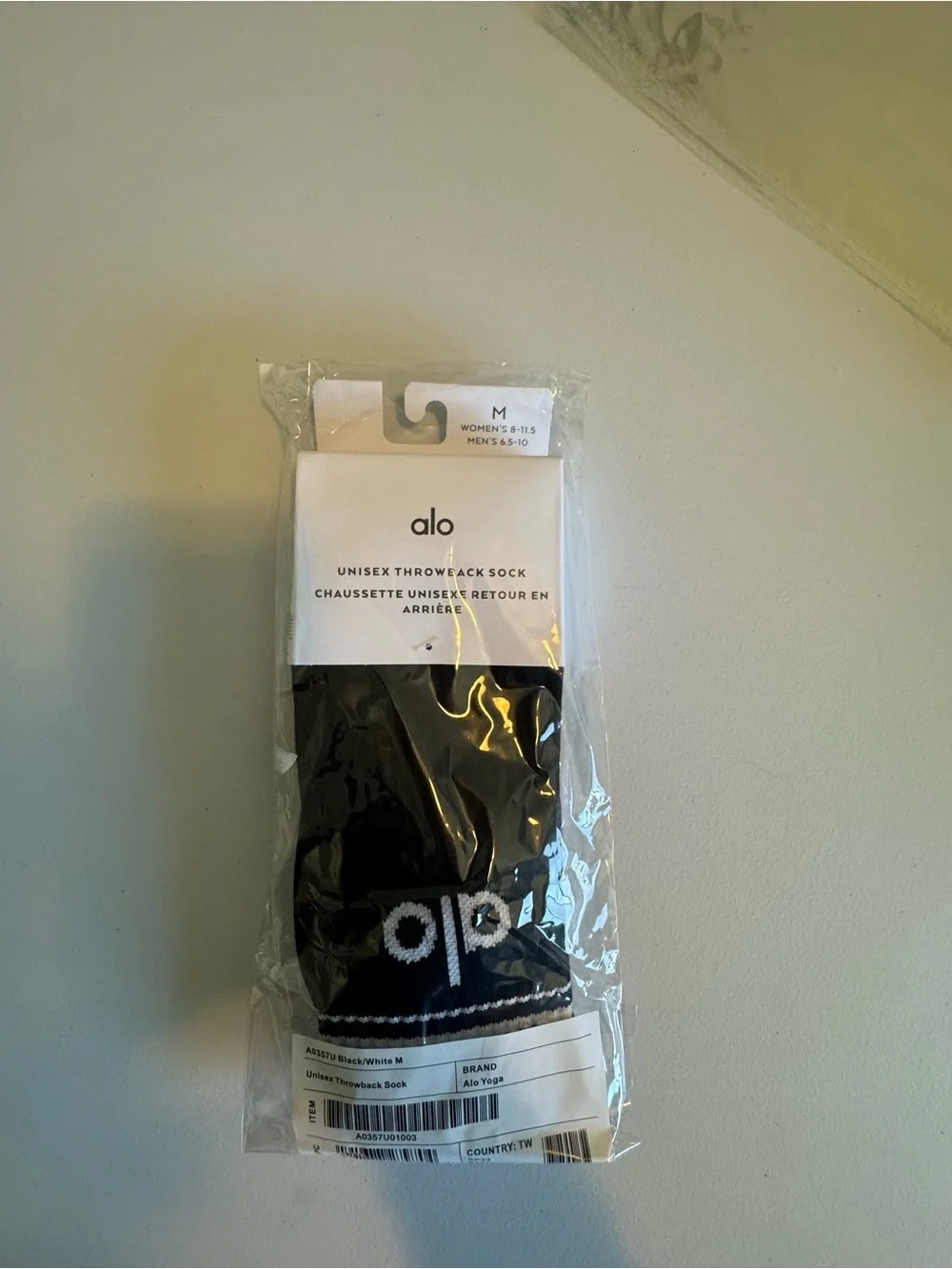 ALO Yoga Black & White Unisex Throwback Sock